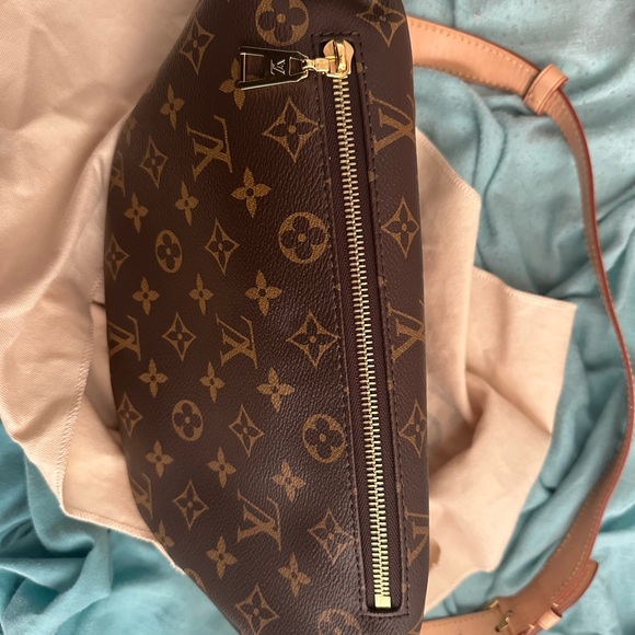 Louis Vuitton Monogram Bumbag, rare condition with light vachetta leather! - Picture 12 of 14